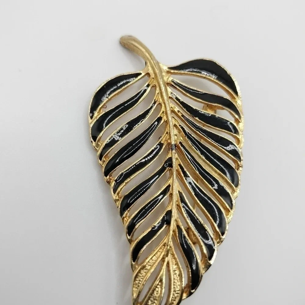 Vintage Black Enamel Leaf Brooch Pin Lapel Gold Tone